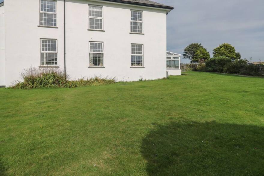 HOME FARM, family friendly, character holiday cottage in Boscastle