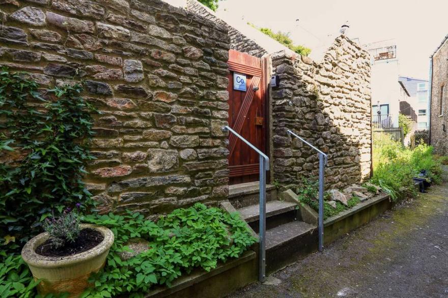 COBALT STUDIO, romantic, country holiday cottage in Dartmouth