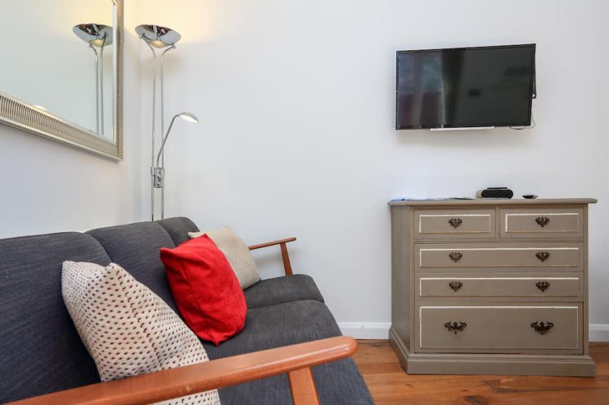 COBALT STUDIO, romantic, country holiday cottage in Dartmouth