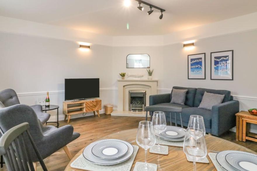 MELANIE'S COTTAGE, family friendly in Brewers Quay Harbour