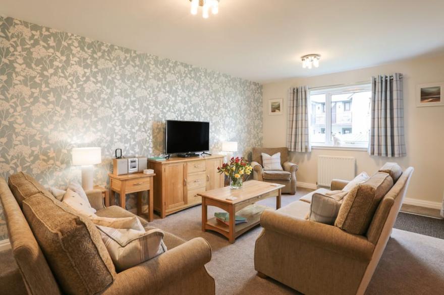 HONEYBEE COTTAGE, family friendly, with pool in Penruddock