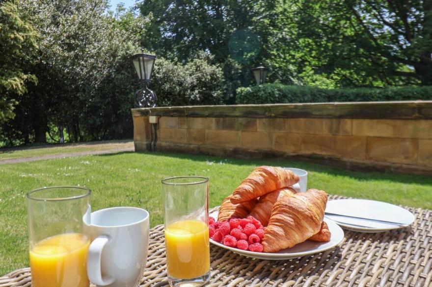 THE GARDEN HOUSE, family friendly, with a garden in Hutton Rudby