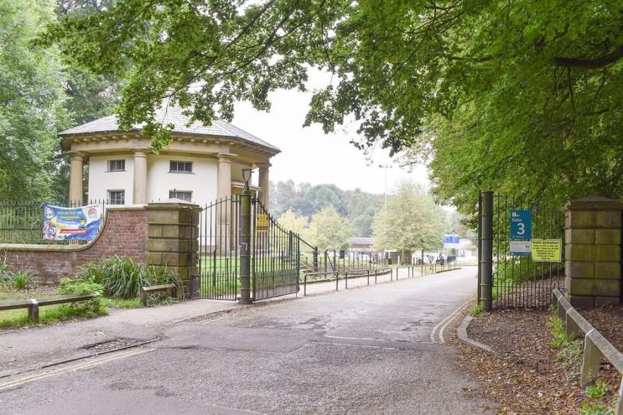 2 bedroom accommodation in Prestwich, Manchester