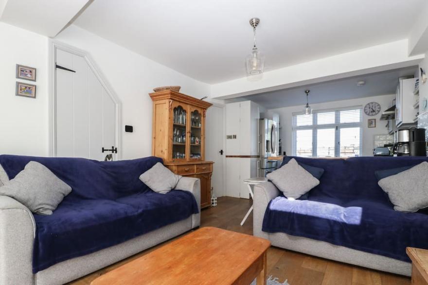FERRIWAIS, pet friendly, with a garden in Appledore
