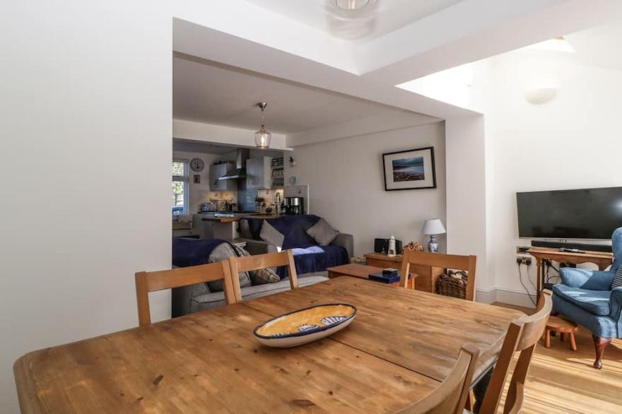 FERRIWAIS, pet friendly, with a garden in Appledore