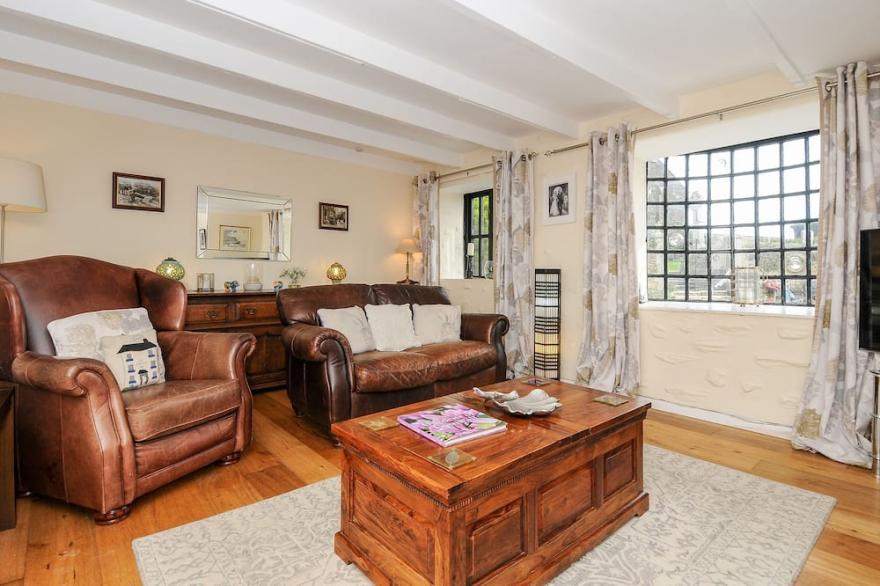 CHURCH VIEW COTTAGE, pet friendly, with a garden in Pelynt
