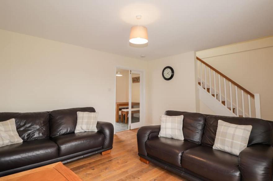 ONE WESTER, pet friendly, character holiday cottage in Dingwall
