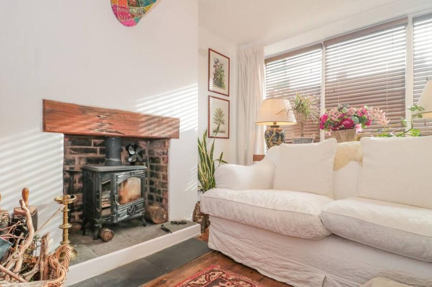 BEACH HOUSE, family friendly, character holiday cottage in Watchet