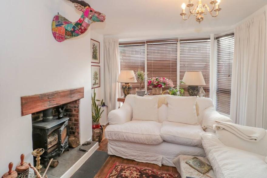 BEACH HOUSE, family friendly, character holiday cottage in Watchet