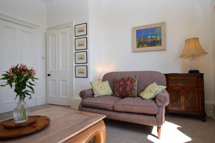 Kimberley Apartment, shore front location, enclosed garden, pet friendly