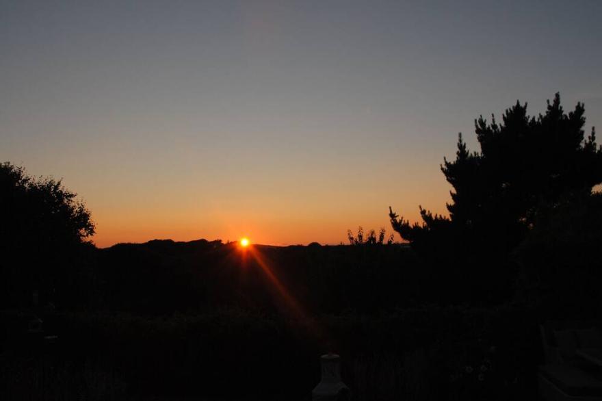 TRENANT VIEW, pet friendly, luxury holiday cottage in Wadebridge