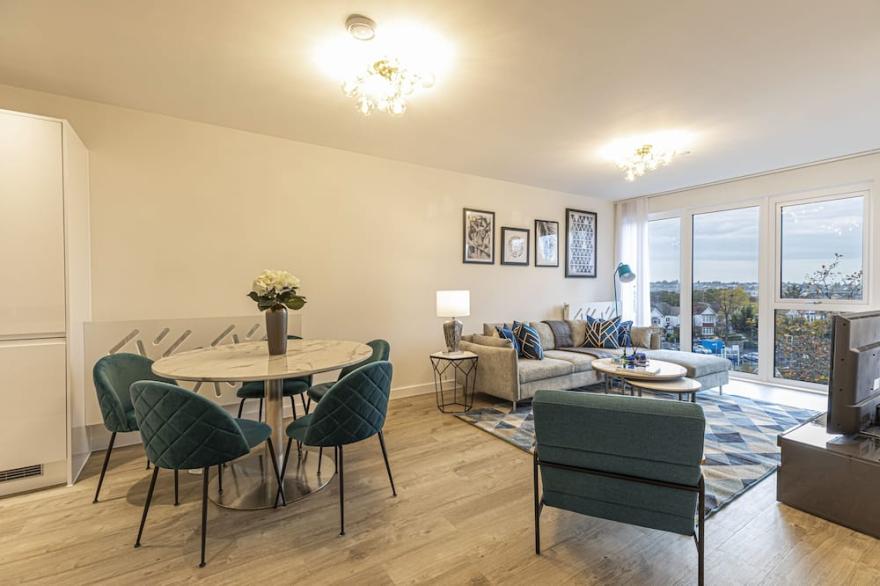 Stunning 3 bed 2 bath flat - NW London / Hampstead border