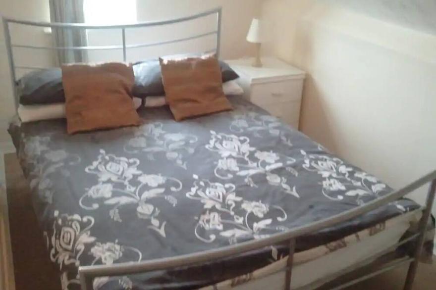 4 beds in 3 bedrooms, ideal for contractors !