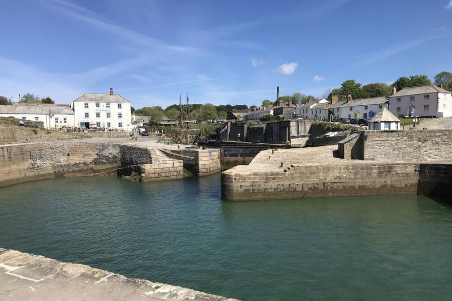 Beach Retreat Near Coastal Paths and Access to Charlestown & Carlyon Bay