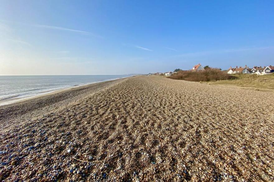 3 TINKERS END, pet friendly in Thorpeness