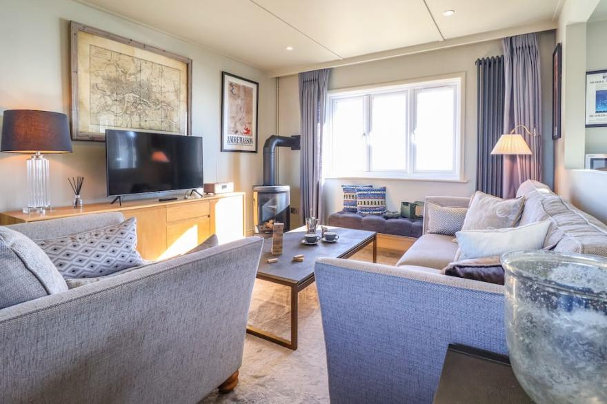 3 TINKERS END, pet friendly in Thorpeness