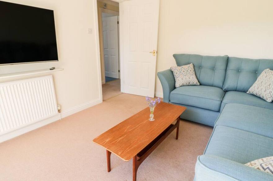 FORGE PLACE, family friendly, country holiday cottage in Bovey Tracey