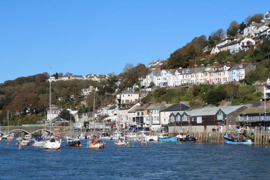 GULL'S VIEW, pet friendly, with a garden in Looe