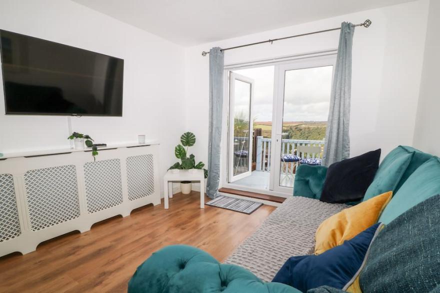 GULL'S VIEW, pet friendly, with a garden in Looe