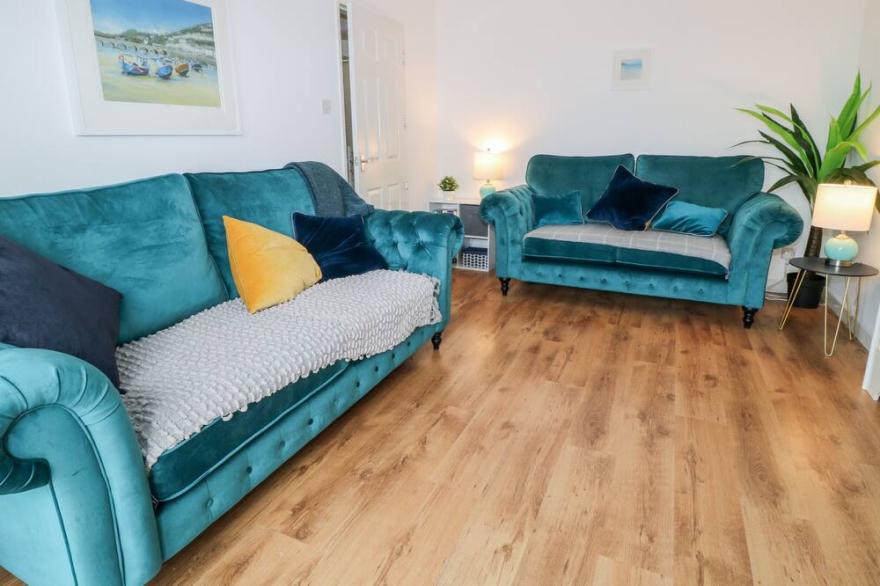 GULL'S VIEW, pet friendly, with a garden in Looe