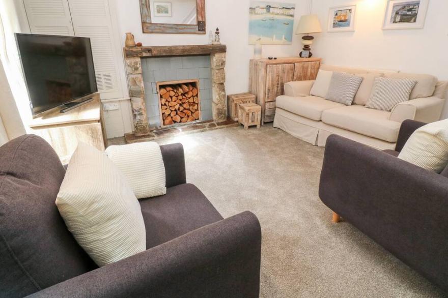 MERMAID COTTAGE, family friendly, character holiday cottage in Newlyn