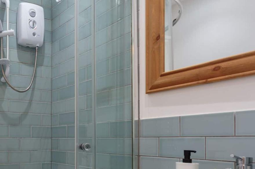 Delightful 2 bedroom apartment in Leith