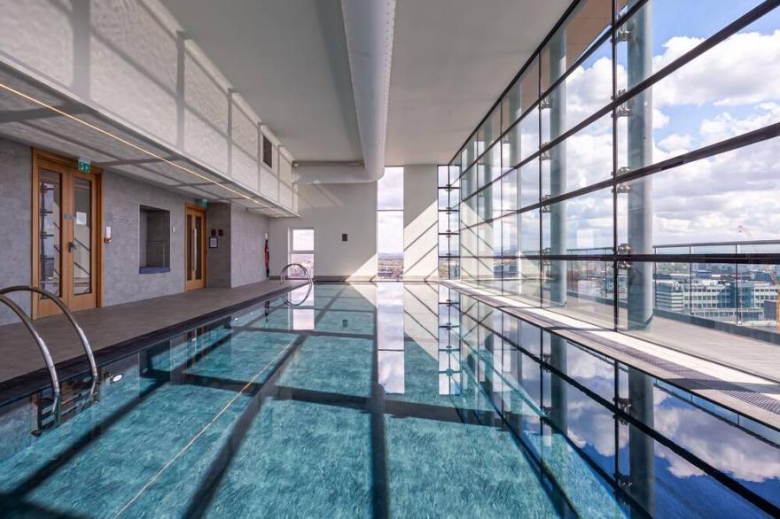 Lux Two Bed With Pool and Gym Access
