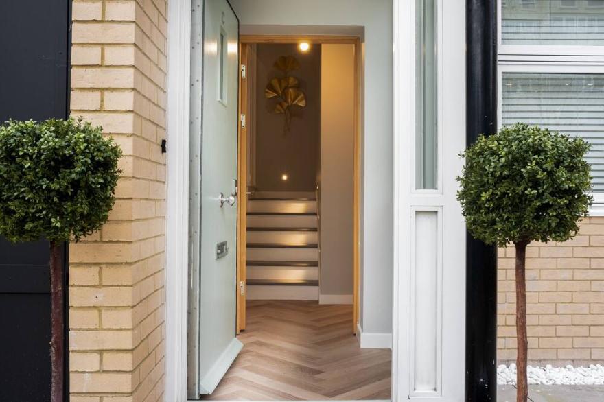 London's Modern Nuance Apartment