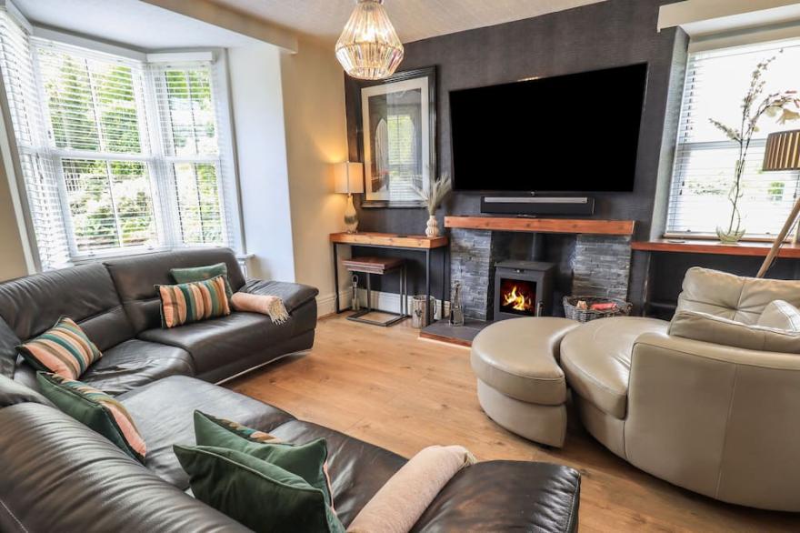 NEWBY BRIDGE HOUSE, pet friendly, with open fire in Newby Bridge