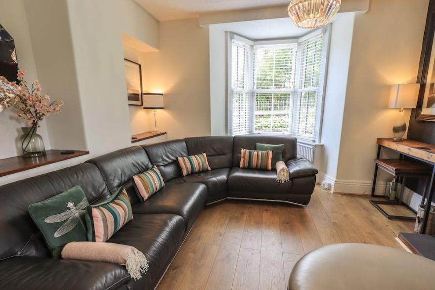 NEWBY BRIDGE HOUSE, pet friendly, with open fire in Newby Bridge
