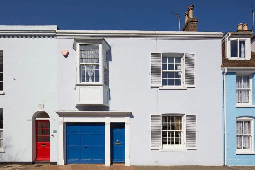 Victory House  – in Deal town, huge garden