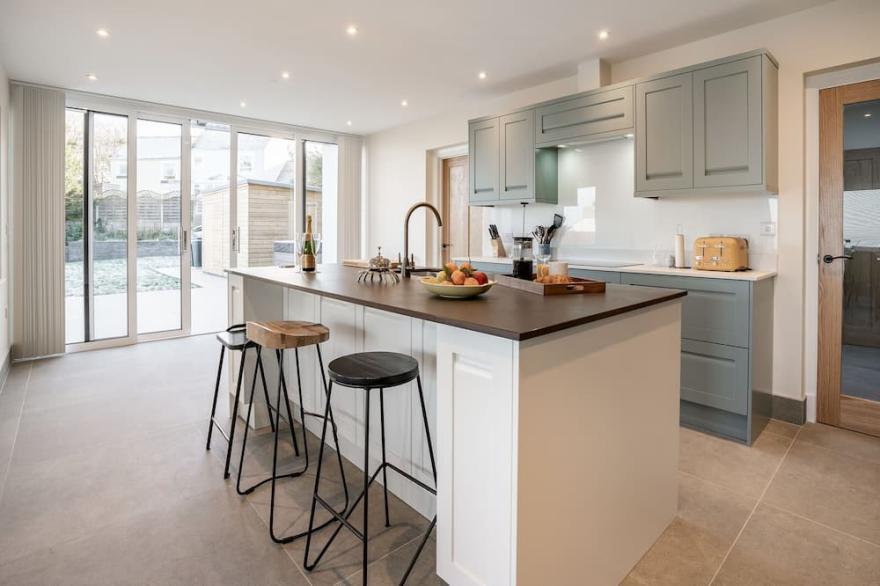 4 bedroom accommodation in New Quay