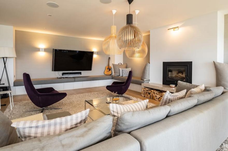 SEASCAPE, pet friendly, luxury holiday cottage in Polzeath