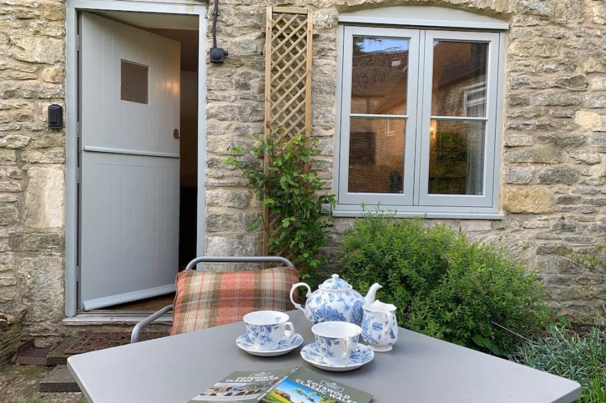 Old Forge Cottage, romantic 1 bedroom cottage  dog friendly enclosed garden