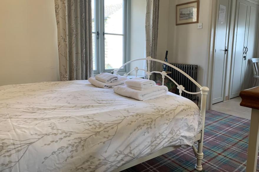 Old Forge Cottage, romantic 1 bedroom cottage  dog friendly enclosed garden