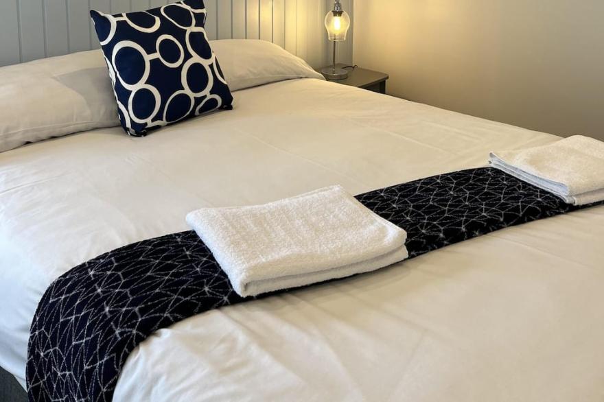 Centrally located luxury 2 bedroom apartment