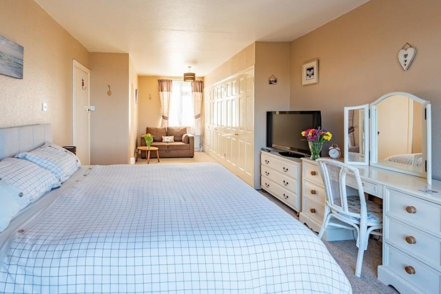 Heatherdale - Four Bedroom House, Sleeps 10