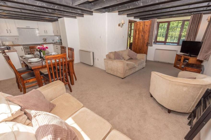 Laurel Cottage - Four Bedroom House, Sleeps 8