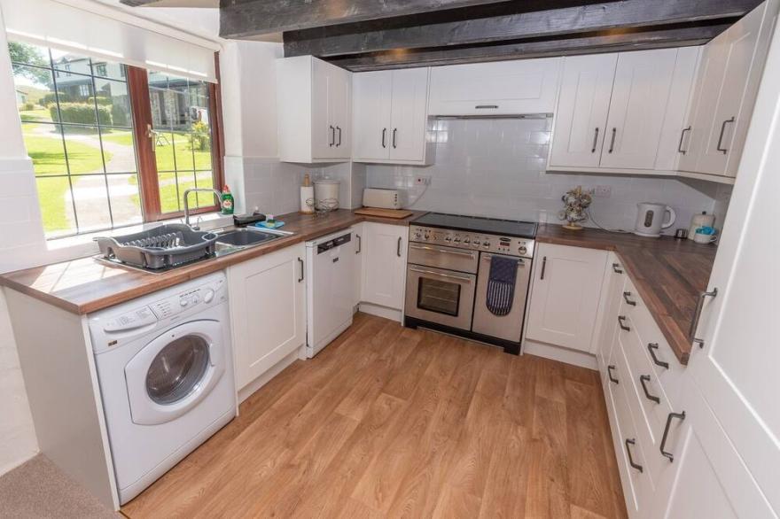 Laurel Cottage - Four Bedroom House, Sleeps 8