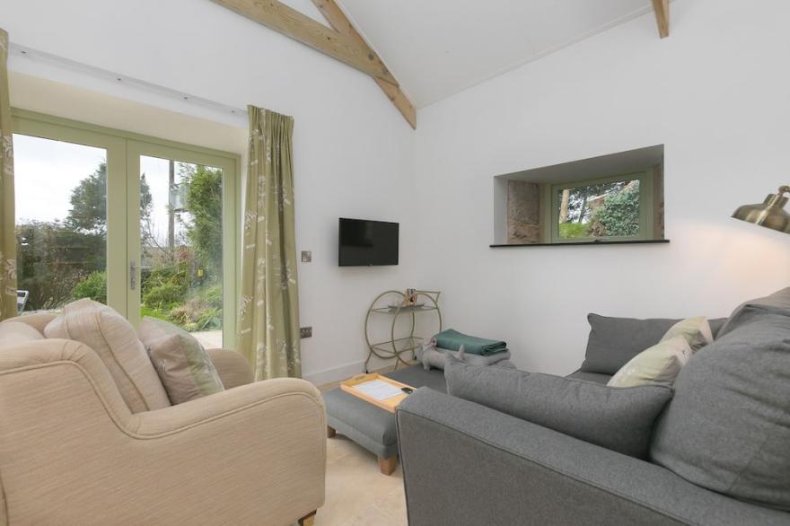 THE READING ROOM, country holiday cottage in Constantine