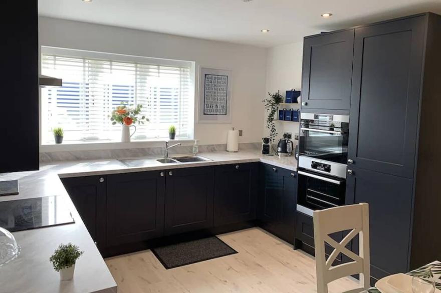 WHITBY - CAPTAINS HOUSE