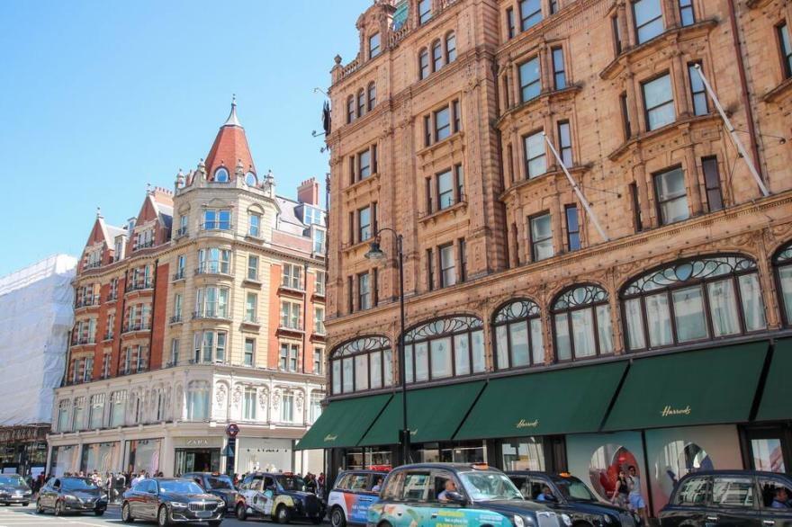 Heart of London, Harrods, Buckingham Palace, Hyde Park.