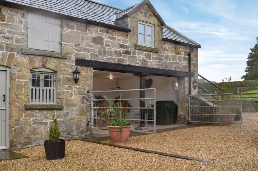 4 bedroom accommodation in Mold