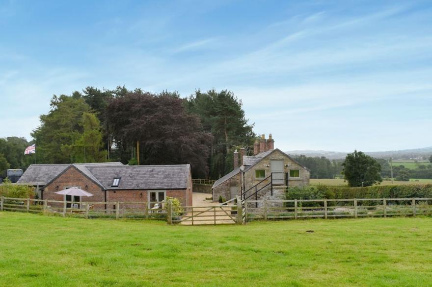 4 bedroom accommodation in Mold