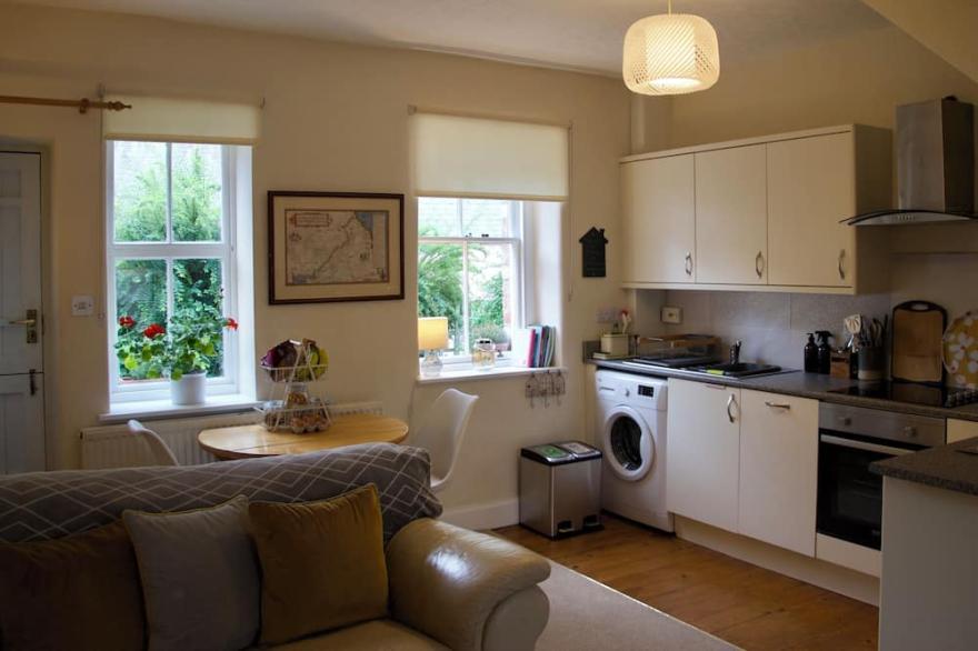 The Nest- Charming one bedroom cosy cottage in central Melrose, Scottish Borders