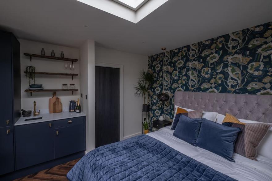 Luxury Bijou Residence on Waterside in Historic Knaresborough