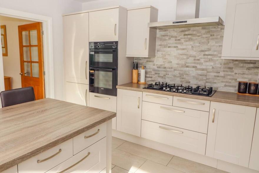 BOWDERSTONE, pet friendly, with a garden in Keswick