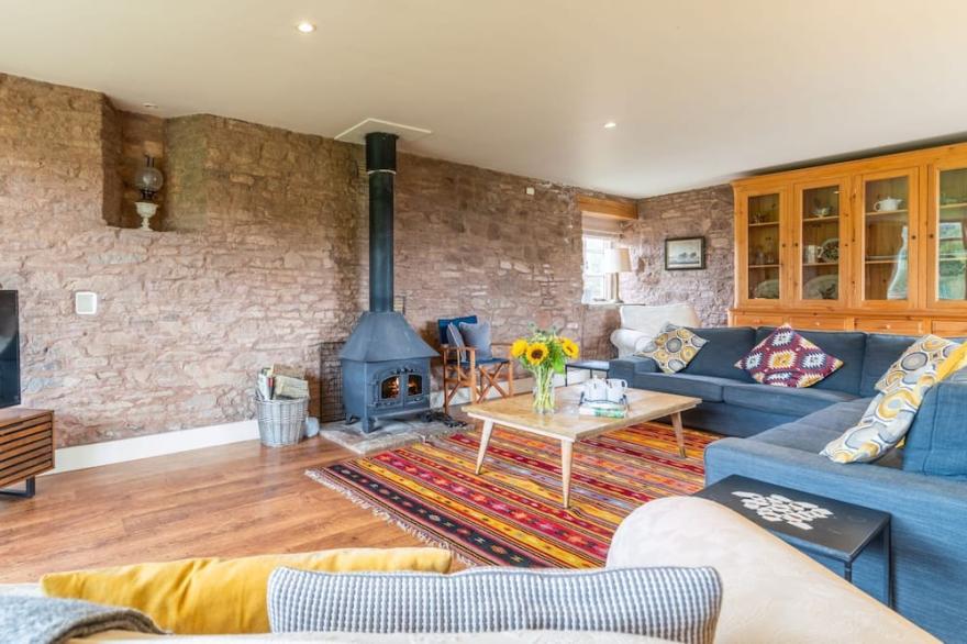 Lodge Barn, Forest of Dean - sleeps 18 guests  in 9 bedrooms