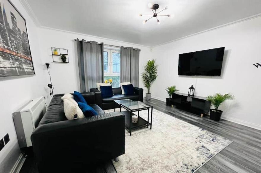 Lush Gated Complex: FastWifi+Parking+Free Coffee&Tea