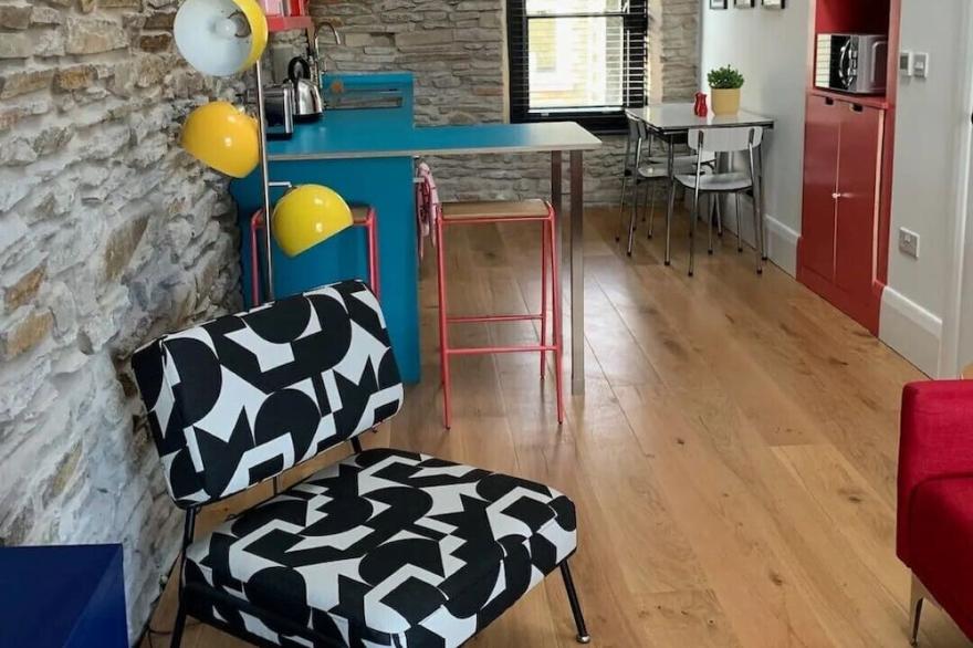 An airy and stylish apartment in old Llantrisant